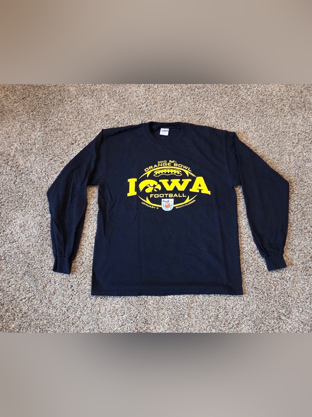 Men’s Large Gildan Black Long Sleeve Iowa Orange Bowl T Shirt 2010